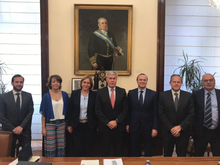 Ayuntamiento y Gobierno central firmarán tras el verano el convenio con la aportación estatal de 5 millones en 2017 para la MetroGuagua 