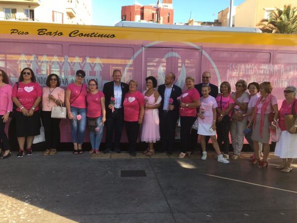 Guaguas pone en circulación la 'Guagua Rosa', una campaña de sensibilización sobre el cáncer de mama 