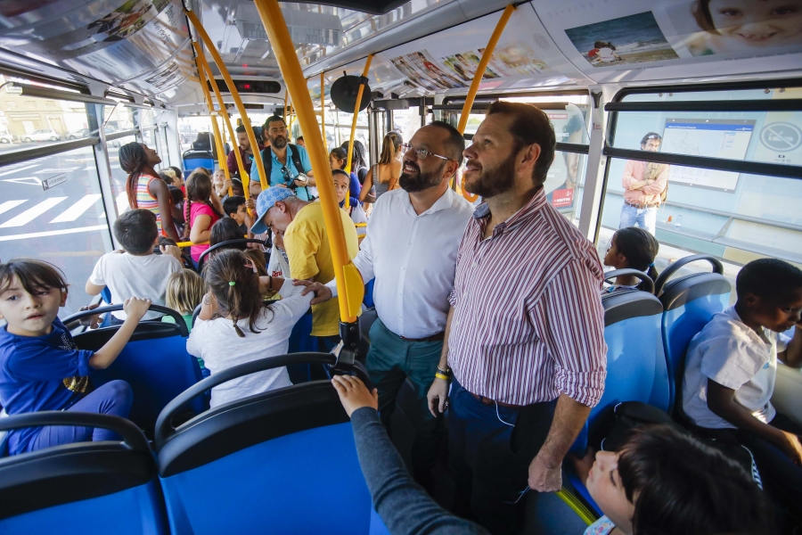 Cohesión Social viaja en guagua con una exposición para sensibilizar a los ciudadanos de los Derechos de la Infancia