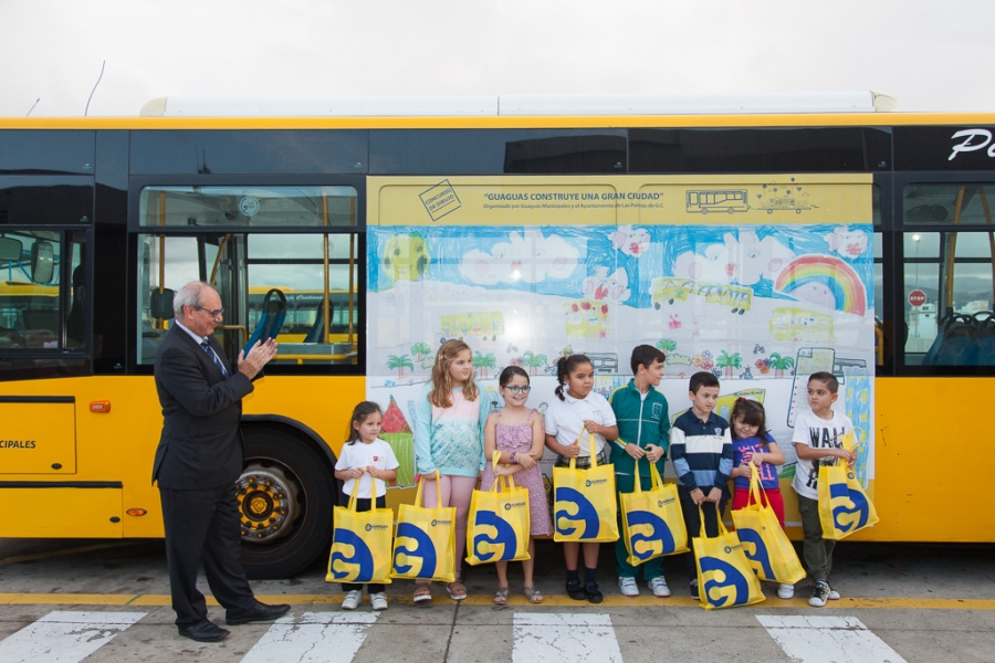 Los escolares apuestan por el desarrollo sostenible de la ciudad en el Concurso Infantil de Dibujo de Guaguas Municipales