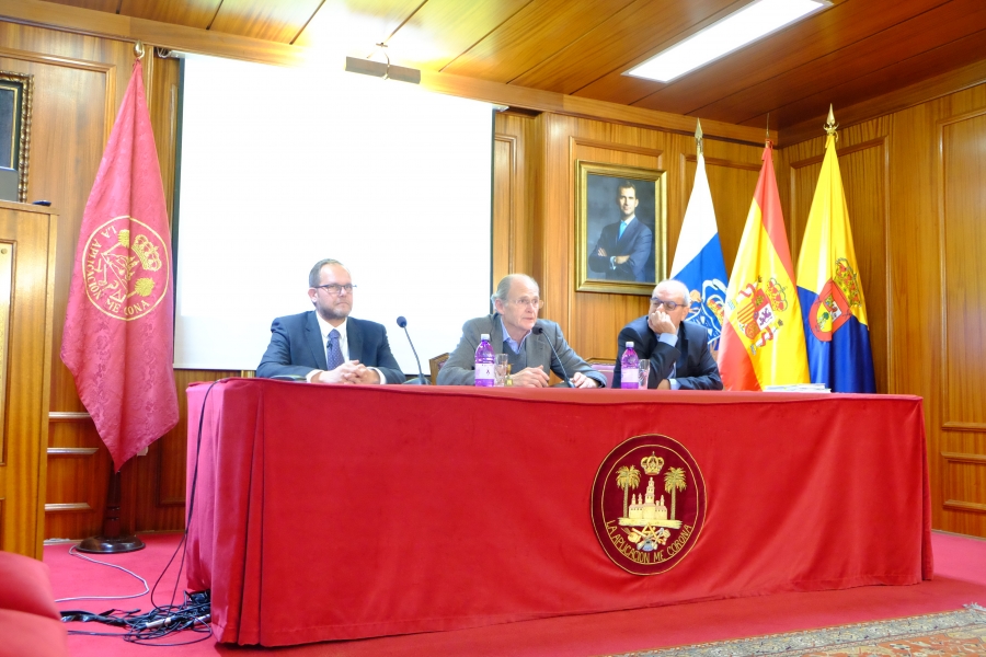 José Eduardo Ramírez acerca la MetroGuagua a los socios de la Real Sociedad Económica de Amigos del País