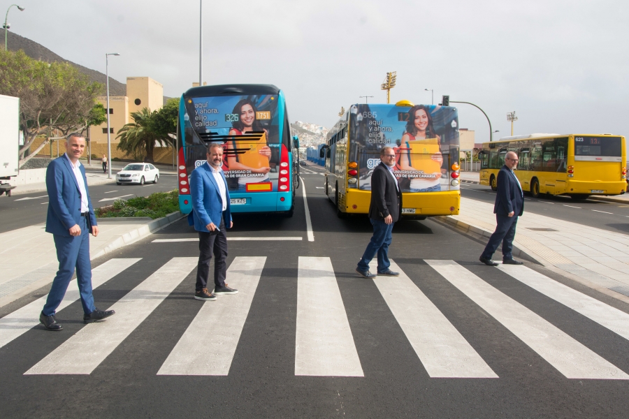 Guaguas Municipales promociona en sus vehículos la campaña de titulaciones académicas de la ULPGC