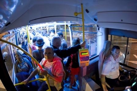 Guaguas Municipales aumenta un 22% los viajeros de las líneas ‘Luna’ en fin de semana desde su creación en marzo