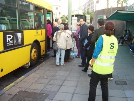 Guaguas Municipales habilita ‘paradas dobles’ para agilizar las operaciones de embarque y desembarque de viajeros