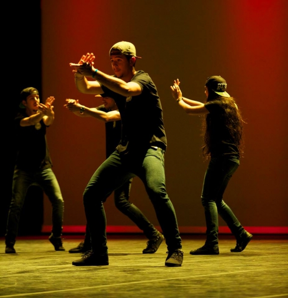 Guaguas Municipales patrocina el espectáculo 'Across Hip-Hop' en el Teatro Cuyás